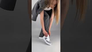 Video Кеды женские кожаные белые с черными и серыми вставками 3001/36