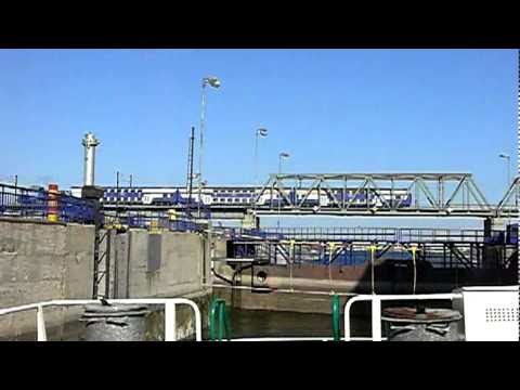 100828 8806 Mangalia - Constanta  in Agigea railways bridge