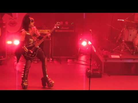 120613 944 KISS Alive! NYC Cold Gin