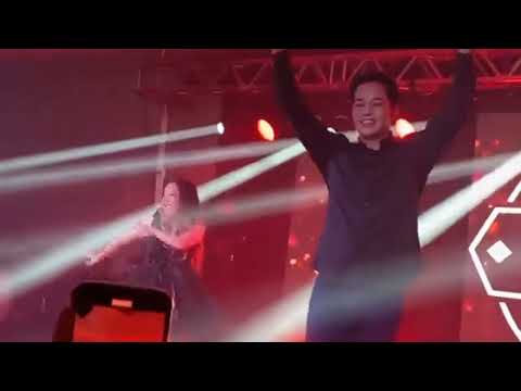 win vang hu nkauj ab hawj ua las voos lom zem kawg nyob mekas teb