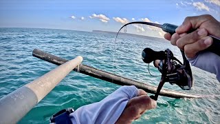 Download lagu WHILE FISHING, A BLACK APPARITION EMERGED FROM UNDER THE SEA! HD 1080p mp3