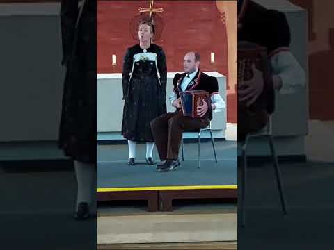 Solojodlerin Marina Kaufmann-Wanner - Gras im Wind (Willi Valotti)