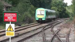preview picture of video 'Class 171 turbostar  trains at Eridge Station'