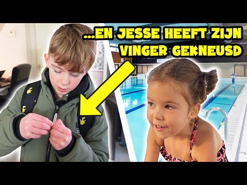 PIP KRIJGT HAAR EERSTE PROEFLES ZWEMMEN !! - De Bakkertjes #651