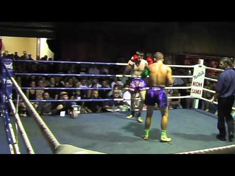 Chris Forton vs Tom Degoumis