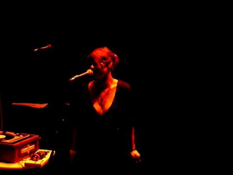 Melanie Pain "Ignore Moi" live @ Theatre Athenee, Paris. Supporting Dominique A