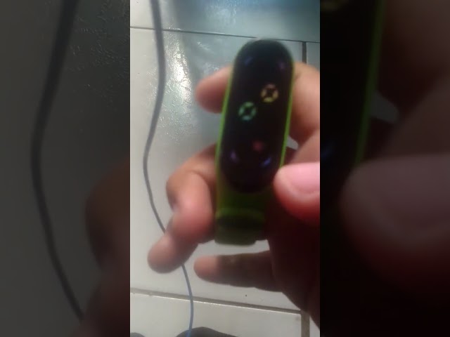 Vídeo relacionado con LEXIBOOK, Star Wars, Reloj Digital Grogu con 20 proyecciones, Pulsera Ajustable para niños, Pantalla de Fecha y Hora, Verde/Púrpura, DMW050SWLXB