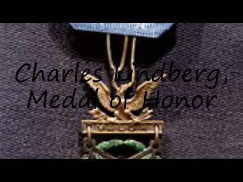 How to pronounce Charles Lindberg, Medal of Honor in English?