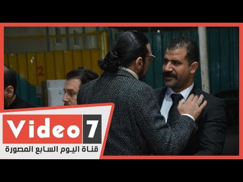 خالد جلال ومحمد جمعة وحمزة العيلي اول الحاضرين في عزاء والدة الفنان محمود حافظ