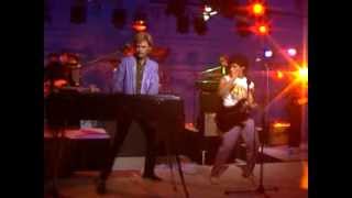 Hall And Oates - Kiss On My List (Extended Video)