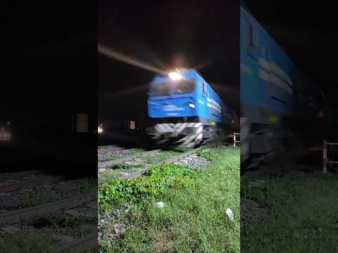 🚂🇦🇷 SERVICIO 266 #short #shortyoutube #trenesargentinos #locomotora #gm #j16 #velocidad #speed #tren