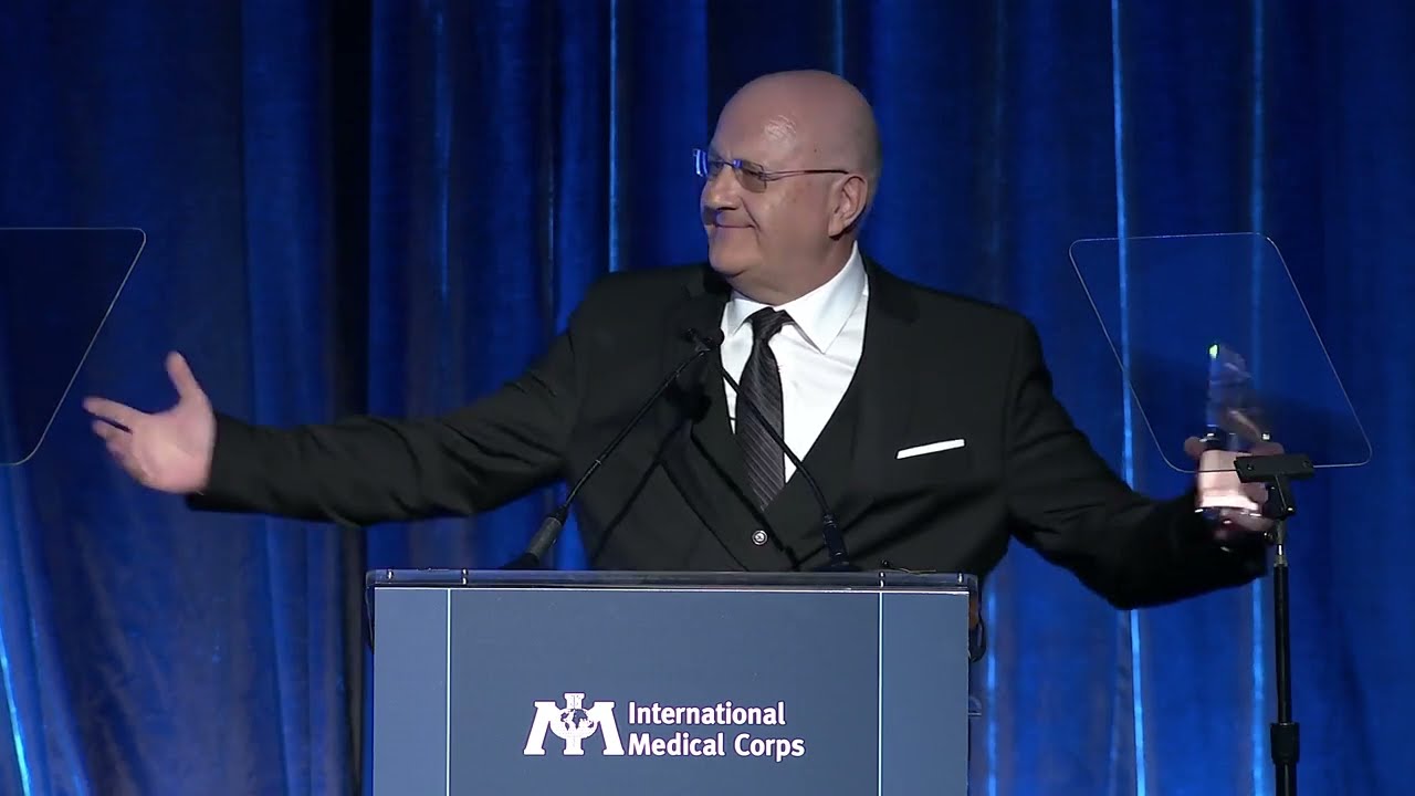 Dr. Robert Simon Presents Founders Award to Marin Tomas