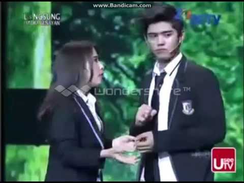 ROMANTIS ALIANDO & PRILLY BERPELUKAN DI PANGGUNG