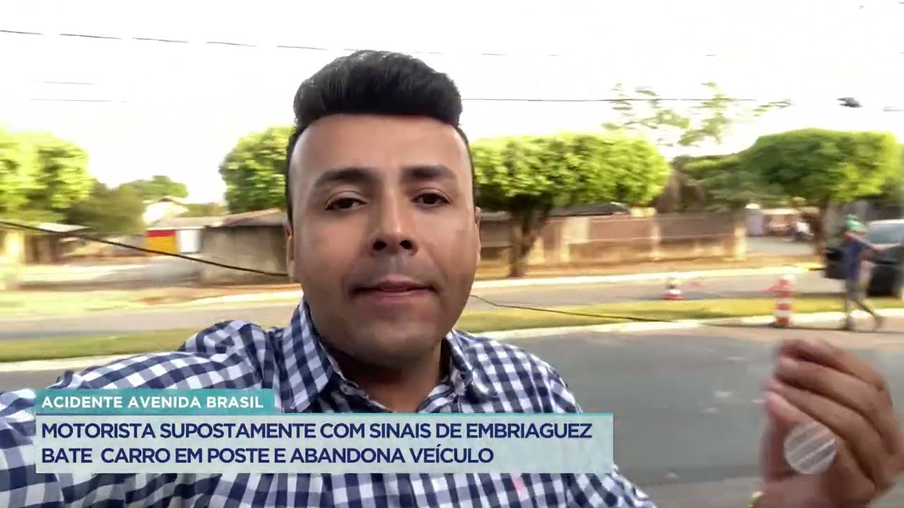 MOTORISTA SUPOSTAMENTE COM SINAIS DE EMBRIAGUEZ BATE CARRO EM POSTE E ABANDONA VEÍCULO