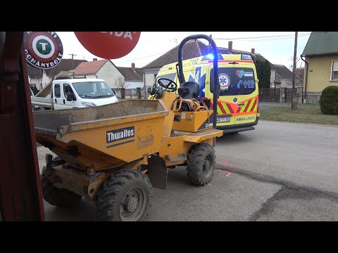 Munkagép ütött el két padon ülő férfit Szentpéterfán - Az ittas vezetőnek vezetői engedélye sem volt