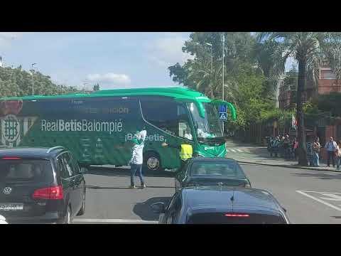 El autobús del Betis con los jugadores que van a celebrar el título de Copa del Rey