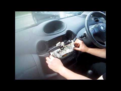 comment demonter autoradio toyota yaris