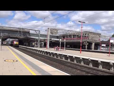 Stafford Railway Station 90040/90020 pass P4 on 4M25 on the 2nd August 2018