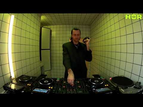 Curses playing Velax's Remix of "Directions" by Alejandro Paz & Local Suicide on HÖR Berlin