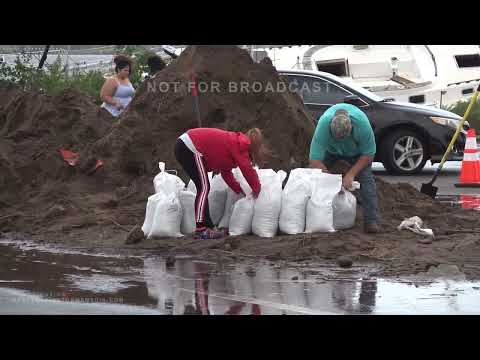 11–08-2022 Daytona Beach, FL - Damage Remaining & Locals Sandbagging Ahead of Rain.mp4