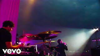 Kasabian - Underdog (live in leicester)