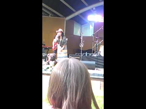 Ewa Farna - směj se ( příbor 31.5.2015)
