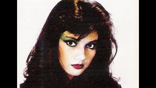 Download lagu MARISSA HAQUE BAND & Fariz RM - Renungan (Akurama Records) (1982) (Original) (HQ) mp3