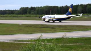 preview picture of video 'Ryanair FR7423, Boeing 737-800 Taxi and takeoff @Stockholm Skavsta Airport (NYO)'