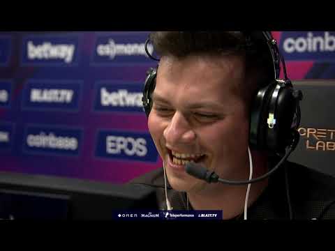 Entire NaVi team laughing at FaZe