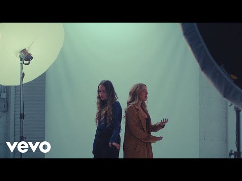 Pitizion, Ela Taubert - Viaje En El Tiempo (Official Video)