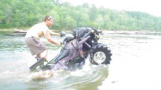 preview picture of video 'Nice water wheelie in the Tallapoosa River'