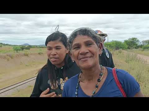 Dona kinor e Julinha felizes viajando pela zona rural de SERRA TALHADA PERNAMBUCO.