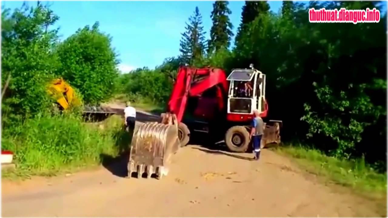 amazing excavator accidents, best excavator fails compilation, caterpillar excavator accid