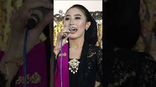 Download lagu Gegarane Wong Akrami - Sinden Muda Utsha Damasuri mp3 Download lagu Gegarane Wong Akrami - Sinden Muda Utsha Damasuri mp3