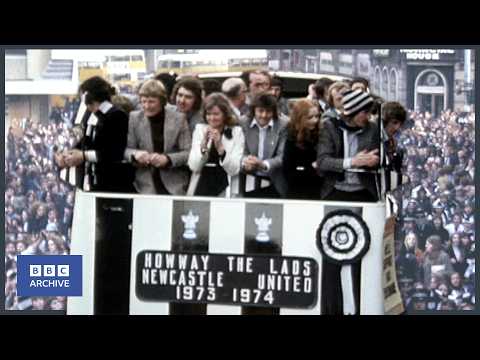 1974: NEWCASTLE UNITED Fans Salute LOSING FA CUP Side | BBC News | Classic BBC sport | BBC Archive