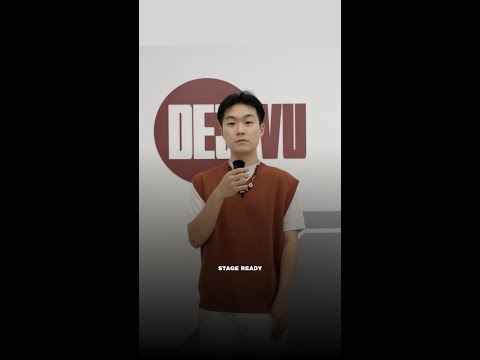 How does Khundi Panda (쿤디판다) get Stage Ready?