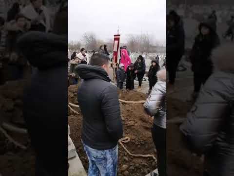 La papu la înmormântare