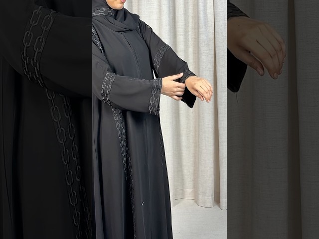 عباية لمار بتفاصيل سلاسل فخمة