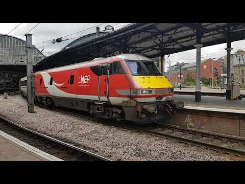 Intercity 91 119 arriving and departing Newcastle