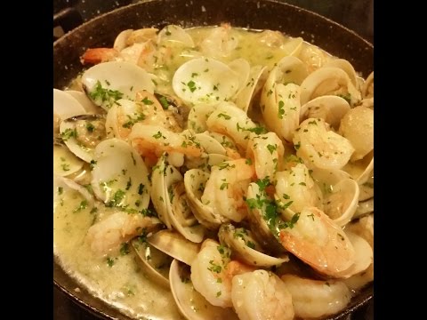 Linguine Shrimp/Clams pasta In White Wine Butter Sauce...