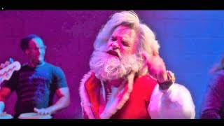 Kurt Russell sing &quot;Santa Claus Is Back In Town&quot; - The Christmast Chronicles movie