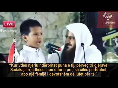 Dhurata dhe thjeshtësia e Shejh Abdurrazak el Bedr me fëmijën e vogël