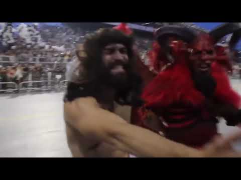 Desfile da Gaviões da Fiel mostra Satanás vencendo Jesus Cristo