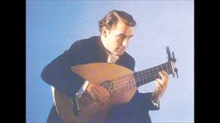 Julian Bream plays Pavan - Thomas Morley (1557 - 1603)