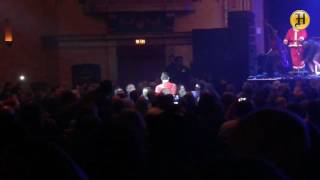 Chris Isaak sings &quot;Blue Christmas&quot; at State Theatre in Monterey.