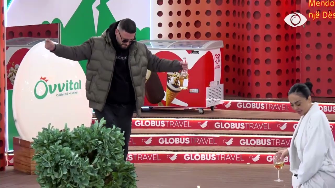 Juela dhe Edisa në pishinë, Miri i servirë verë banoreve