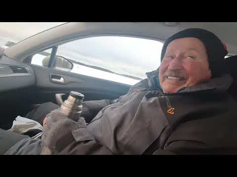 Papa smurffi ja kuha Julli myrskyn silmässä ahventa pilkkimässä 🐟🐟