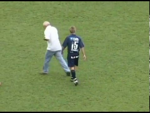 BRIGA FEIA durante jogo de futebol!