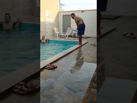 APRENDENDO A PULAR NA PISCINA - MERGULHO