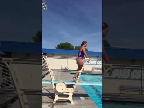 reverse dive straight 1/2 twist